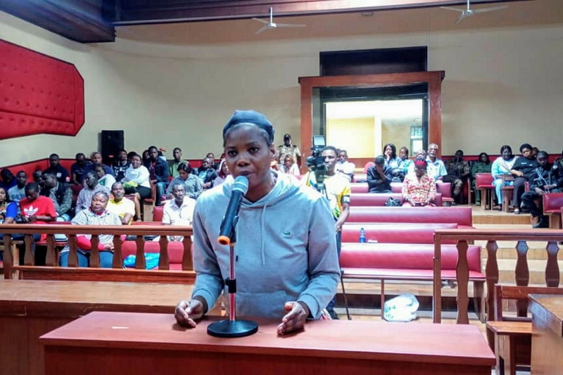 Élise Ikapi interrogée à la barre. ©Christelle NTSAME