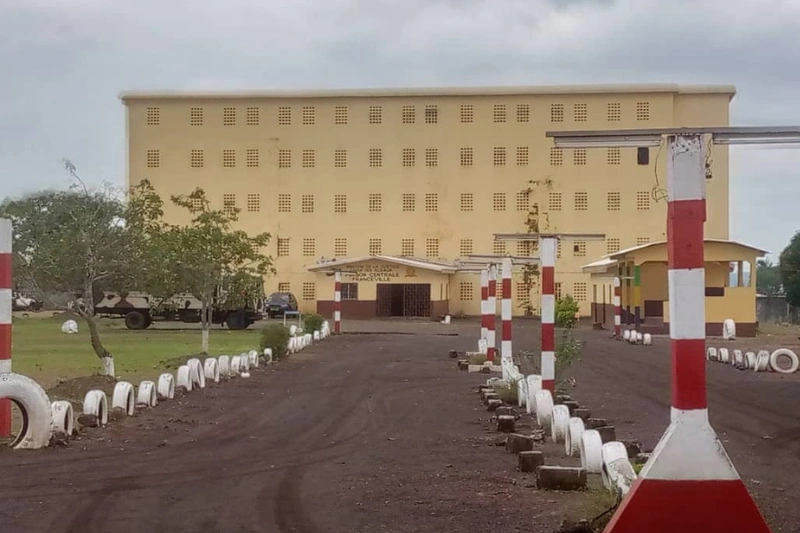 La prison de Yené où l’escroc médite sur son sort.