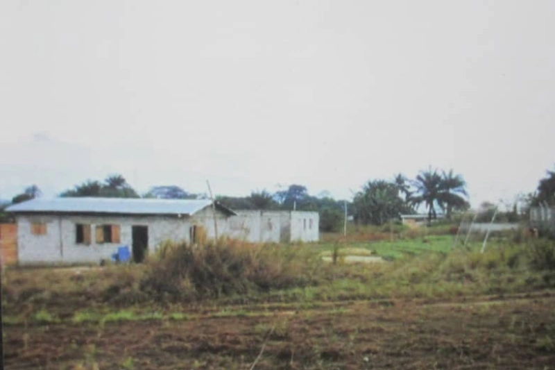 Le cimetière de Mabanga sur lequel les acquéreurs de parcelles ont bâti.