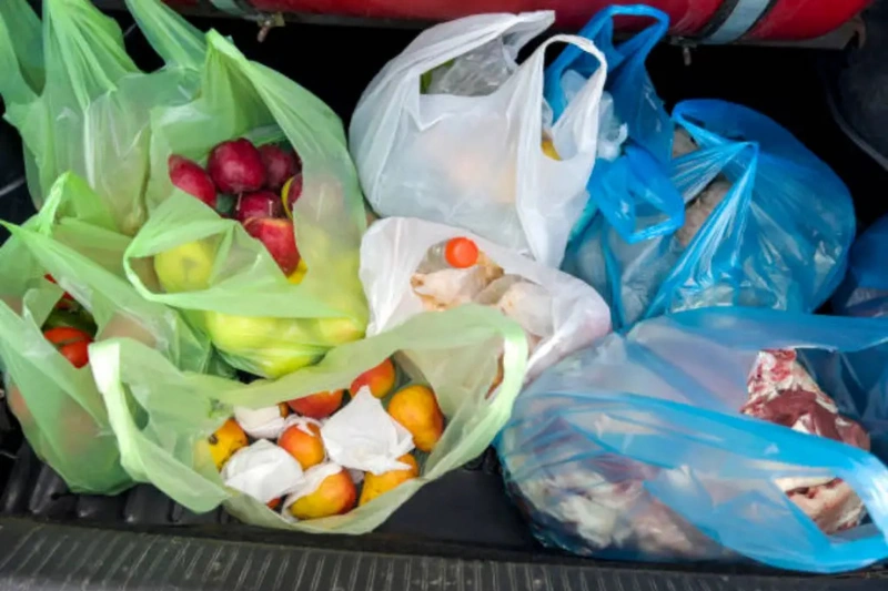 Sacs plastiques : les précisions du gouvernement