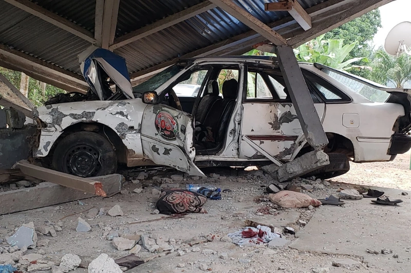 Le taxi dont l'embardée a fait un mort au quartier Dakar à Lambaréné.