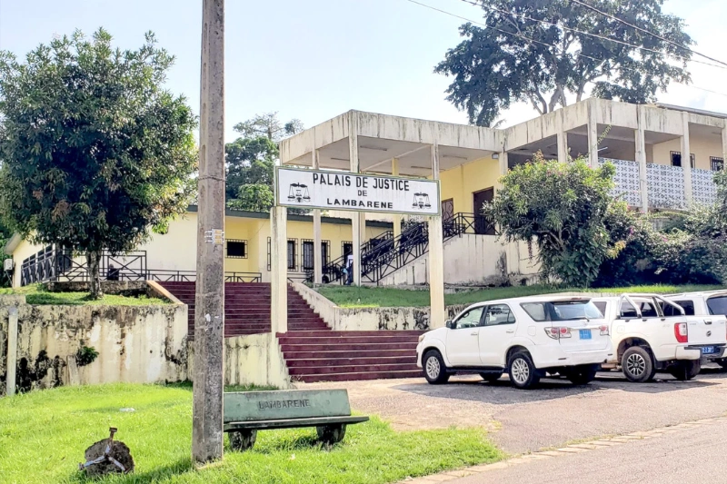 Une vue du tribunal de Lambaréné, lieu des audiences spéciales.
