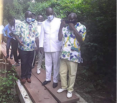 Lebamba : Augé Mikolo Mounganga offre une passerelle de fortune aux femmes rurales