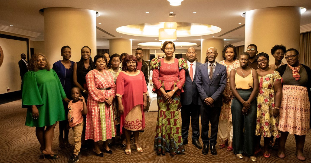 Première Dame avec la communauté gabonaise en Ouganda