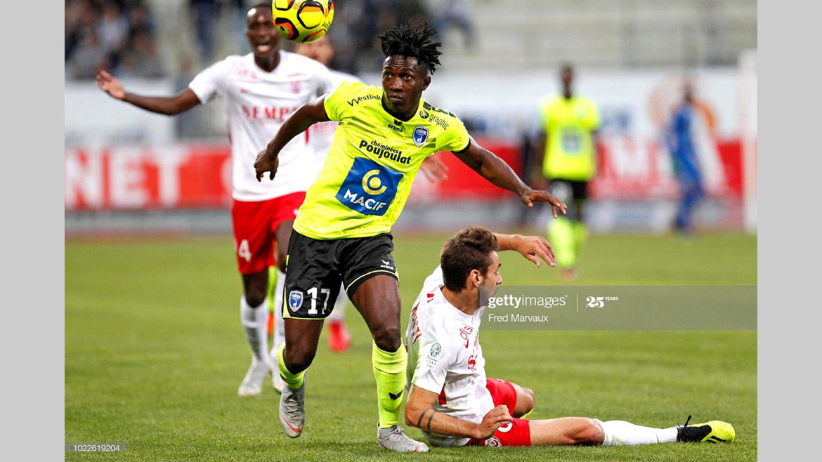 Football : Louis Ameka Autchanga toujours attendu à Niort
