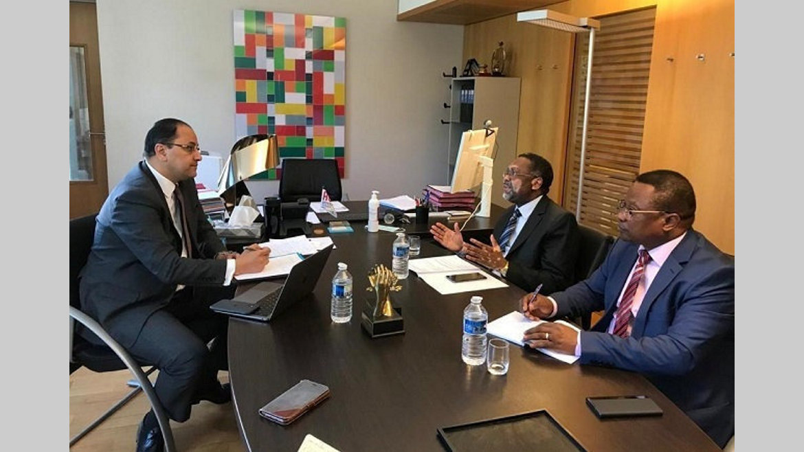 Gabon-OIF : Flavien Enongoue échange avec Slim Khalbous