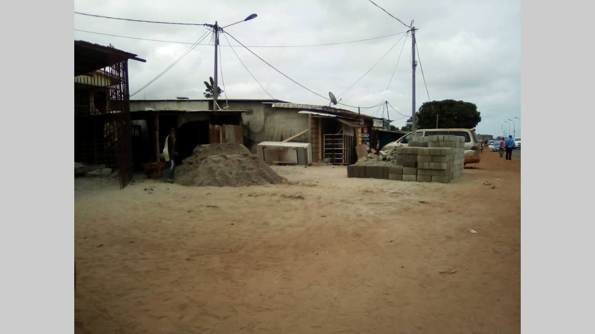 Port-Gentil : la saison sèche et les bonnes affaires pour les briqueteries
