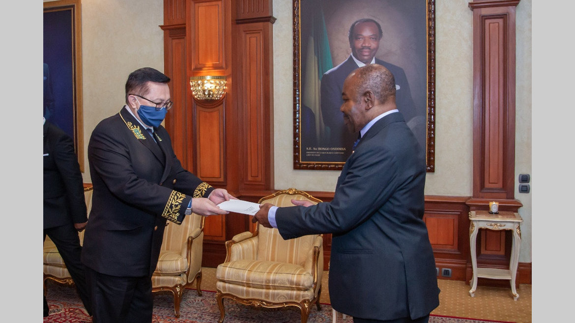 Diplomatie : trois nouveaux ambassadeurs accrédités au Gabon