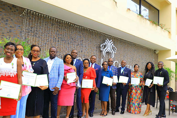 Ecobank Gabon : 12 agents récompensés de la médaille du travail