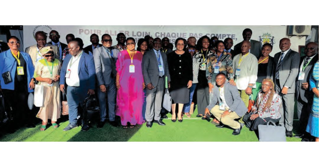 Photo de famille de la sous-commission «Réforme et Organisation de de l’État» au terme de leurs travaux.