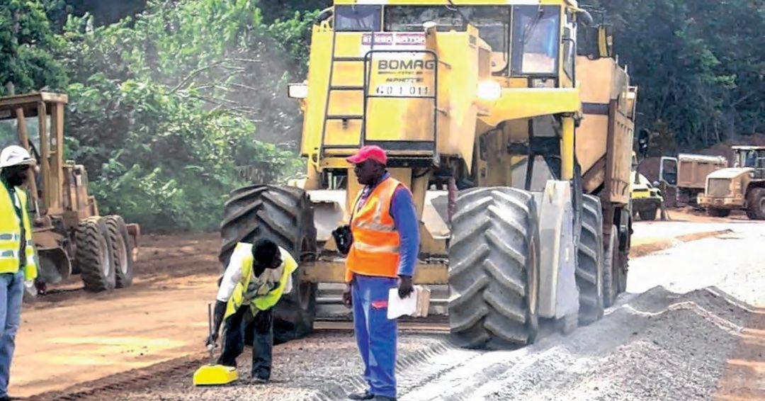 L’évolution du chantier Bifoun-Ndjolé, exécuté par Sogéa-Satom, a été jugée «insatisfaisante et dérisoire» par le ministre des Travaux publics.
