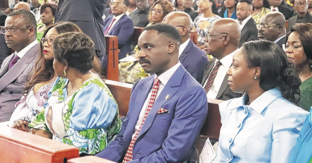 Une vue de l’assistance parmi laquelle Yacine Queenie et Omar Denis Bongo Ondimba,au cours de la messe