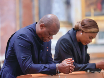 Toussaint : le couple présidentiel prend part à une messe à Rome