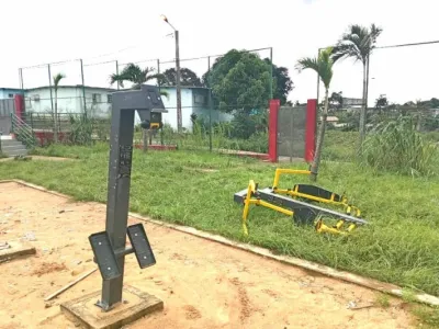 Vue de l'état du plateau sportif de Bikélé.