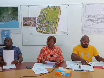 Le collectif des employés de Arise lors d'un point de presse sur la question.