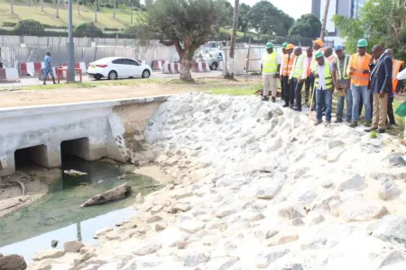 Les travaux entrepris visent un meilleur drainage des eaux pluviales autour du palais présidentiel.