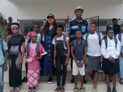 Le ministre Augustin Emane avec quelques bénéficiaires.