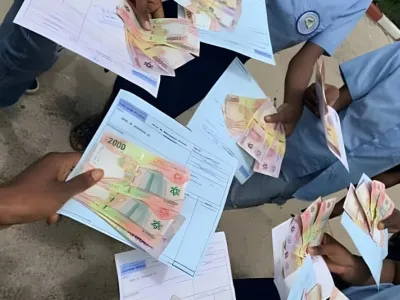 Les bourses brandies par les élèves du secondaire