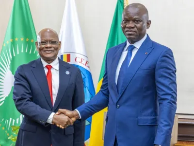 Brice Clotaire Oligui Nguema et le président de la Commission de la CEEAC, Gilberto da Piedade Verissimo
