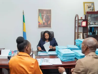 Camelia Ntoutoume-Leclerq, ministre de l'éducation nationale