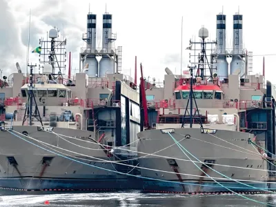 Les centrales électriques flottantes turcs KarPowerShip dans les eaux d’Owendo