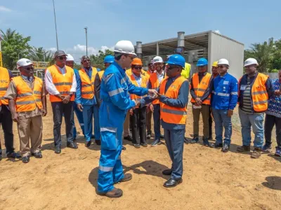 Cérémonie de réception de la centrale thermique de Mayumba