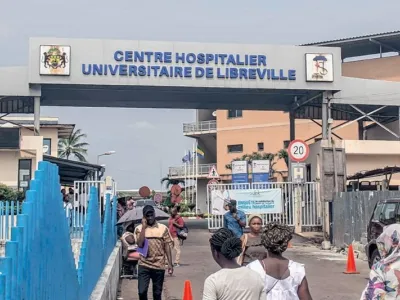 Entrée principale du Centre hospitalier universitaire de Libreville