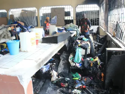 Une vue des dégâts causés par l’incendie au marché d’Ambowè.