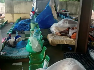 complexe Léon-Augé, squatté par les déguerpis du carrefour SNI