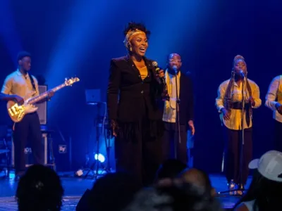 Dena Mwana en concert