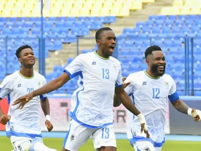 Didier Ndong, Guelor Kanga et Randy Essang Matouti footballeurs gabonais