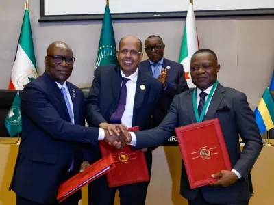 Dieudonné Aba’a Owono (d) et Simeòn Oyono Esono Angue