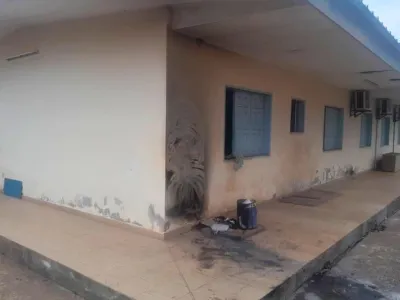 Un pan de la structure sanitaire qui a failli être réduite en cendres.