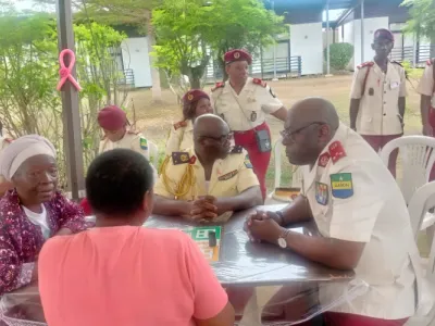 Don de sang du personnel de la santé militaire à la maison d'Alice