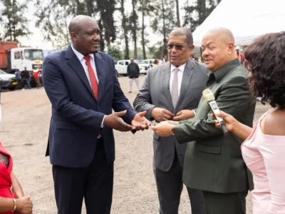 Leod Paul Batolo, Administrateur directeur général d'Eramet-Comilog et , Estimé Lebomo, maire de Moanda