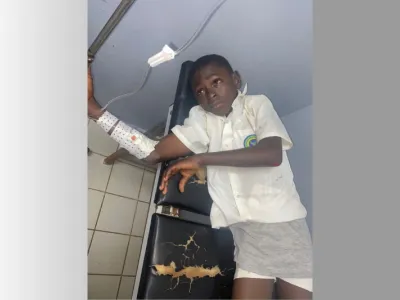 Le petit Sylvain Ngankoua sur son lit d’hospitalisation.