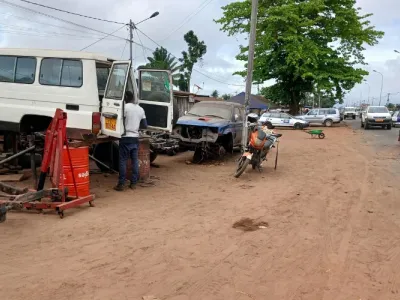 Les garagistes, entre autres, continuent d’exercer en bordure de route au lieu d’entrer dans des barrières.