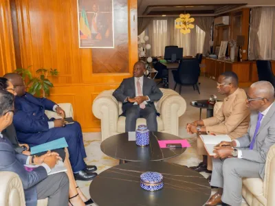 Séance de travail pour le projet de la Mine de Baniaka