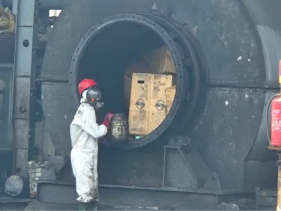 Une phase d’incinération des jouets à la ZES de Nkok