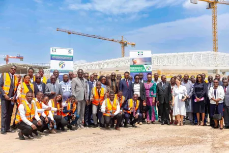 Les participants ont posé sur le site du grand chantier de la Cité de la Démocratie.