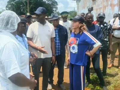 Pr Nkana Ayo-Bivigou, ministre de la santé en visite à Dienga