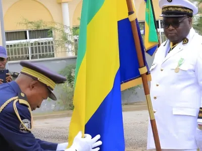 Agents des FSD et civils ont fait allégeance aux couleurs nationales.