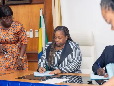 Signature de 943 fiches bleues au bénéfice des enseignants des Confessions Religieuses.