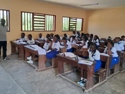 Cours dans un lycée de Koula-Moutou