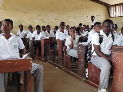 Les effectifs pléthoriques et le manque d’enseignants minent le Lycée Aubin-Georges- Modjeckou.