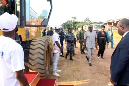 Les travaux d’aménagement du tronçon Makokou-Okondja ont été lancés par le ministre des Travaux publics, Nzengui Nzoundou.