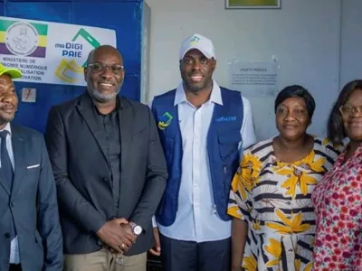 Mark-Alexandre DOUMBA, Ministre de l'Économie Numérique et les responsables de TaxiGab