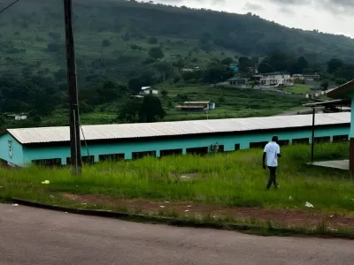 la bourgade de Mounana