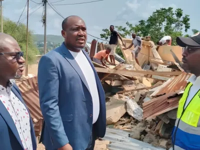 Le Maire de la commune de Moanda, Lebomo Estimé Pédox et ses adjoints, Judicaël Stchiantou (1er adjoint) et Marcellin Memi (2e adjoint) 