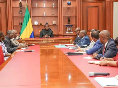 Brice Clotaire Oligui Nguema, président du Gabon en réunion avec le groupe Ebomaf